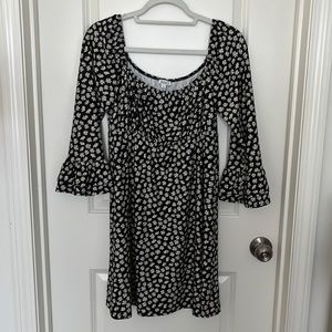 Daisy flower print dress with bell sleeves
